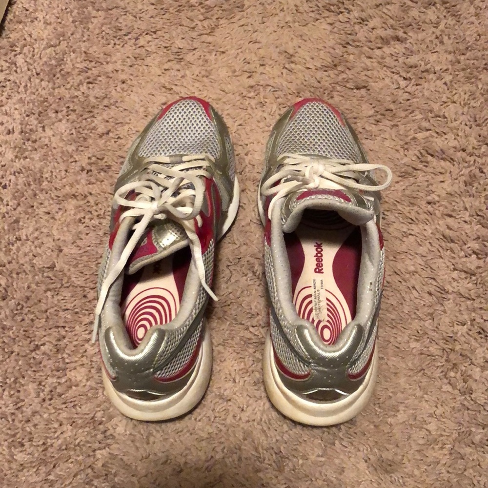 Reebok ladies sneaker, exercises calve muscle.